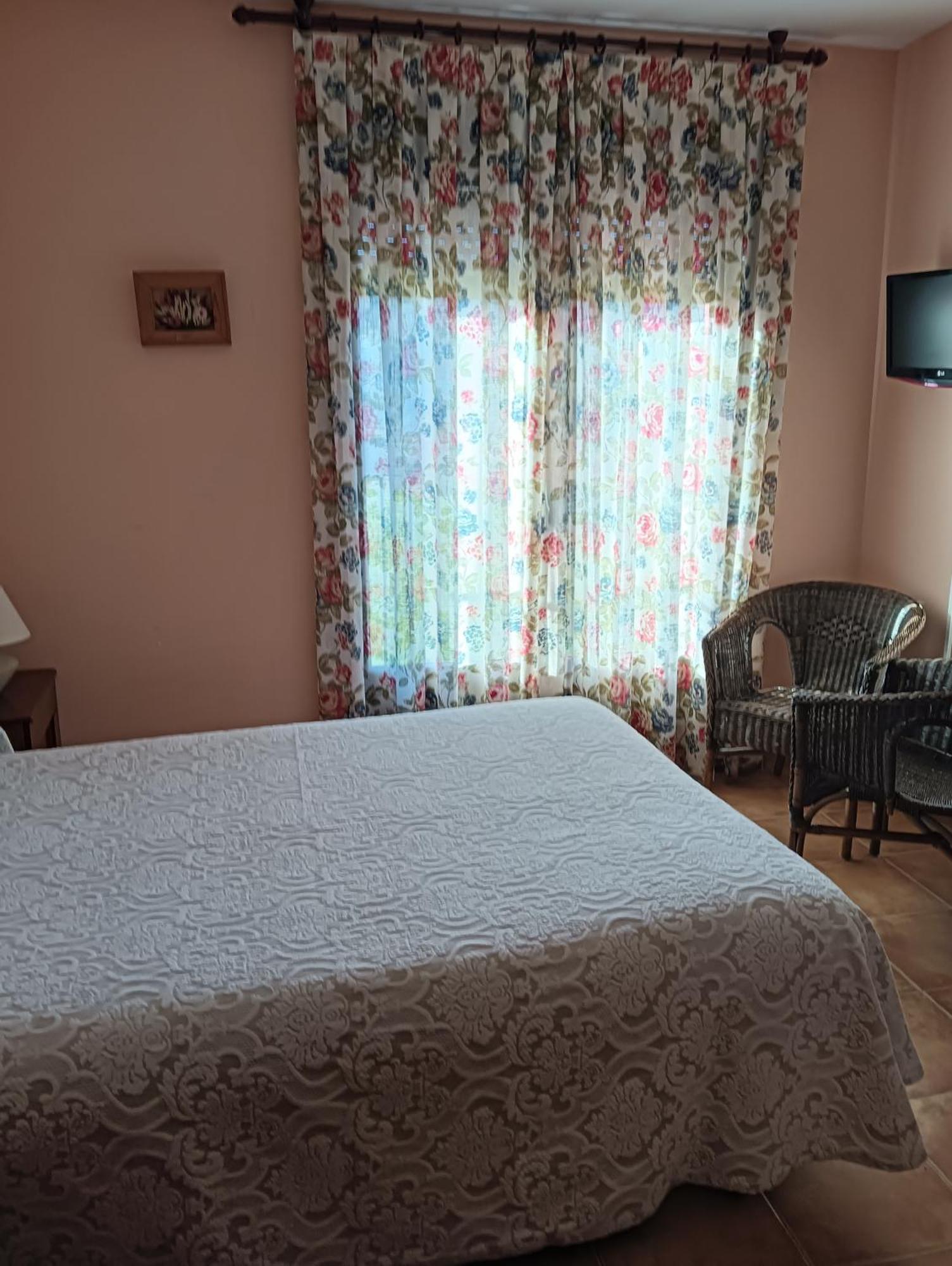 Hostal Sol De La Vega Альбаррасин Экстерьер фото