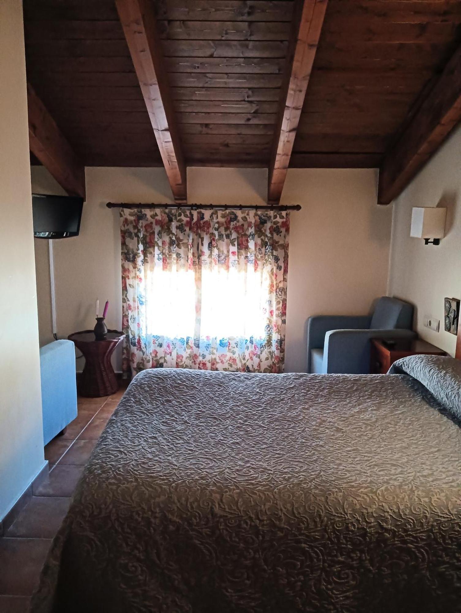 Hostal Sol De La Vega Альбаррасин Экстерьер фото
