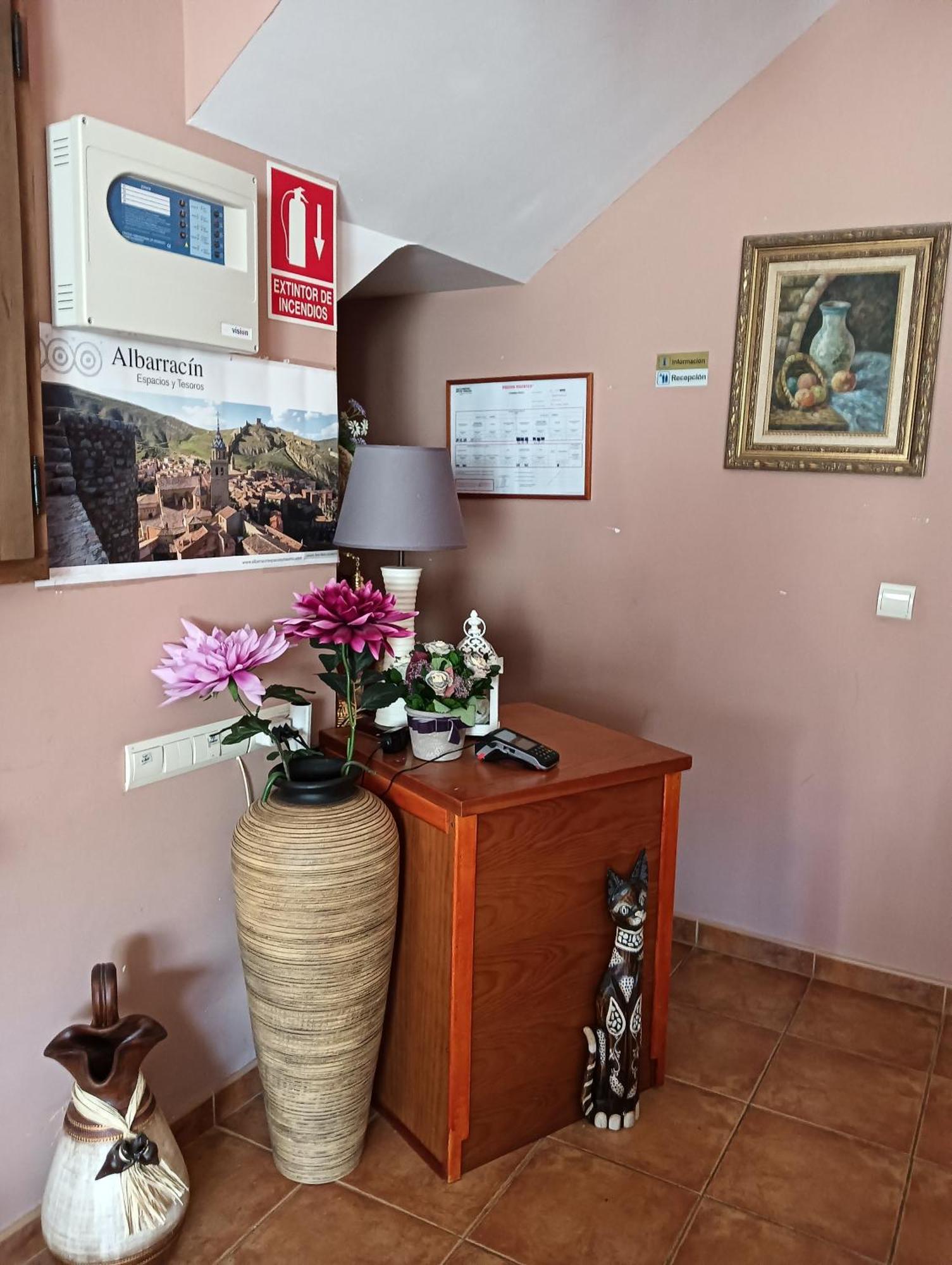 Hostal Sol De La Vega Альбаррасин Экстерьер фото