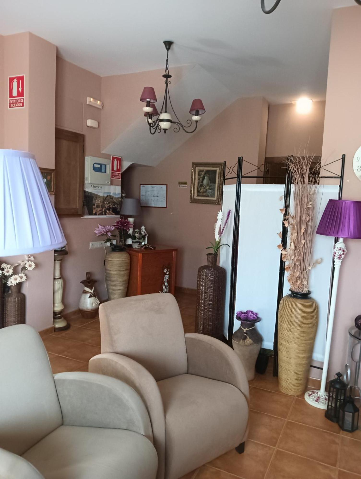 Hostal Sol De La Vega Альбаррасин Экстерьер фото