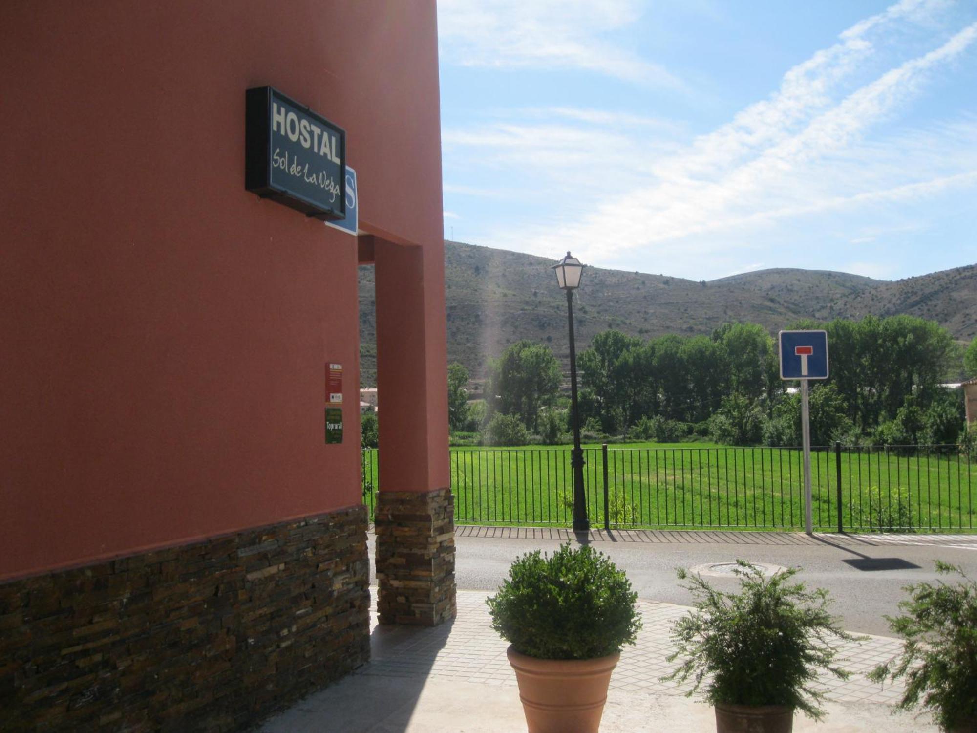 Hostal Sol De La Vega Альбаррасин Экстерьер фото